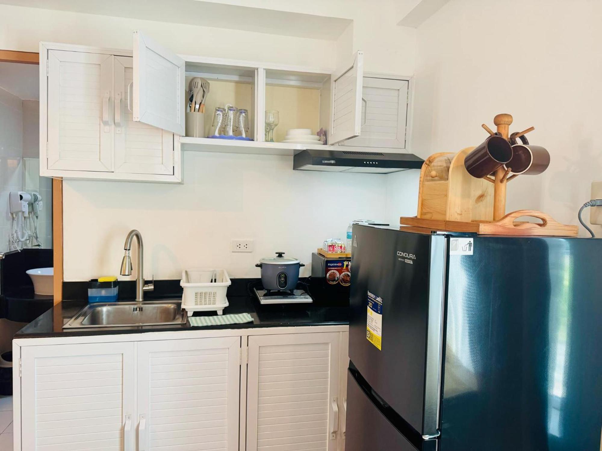 Budget Friendly Staycation Walking Distance To Venice Mall With Netflix And Wifi Apartamento Manila