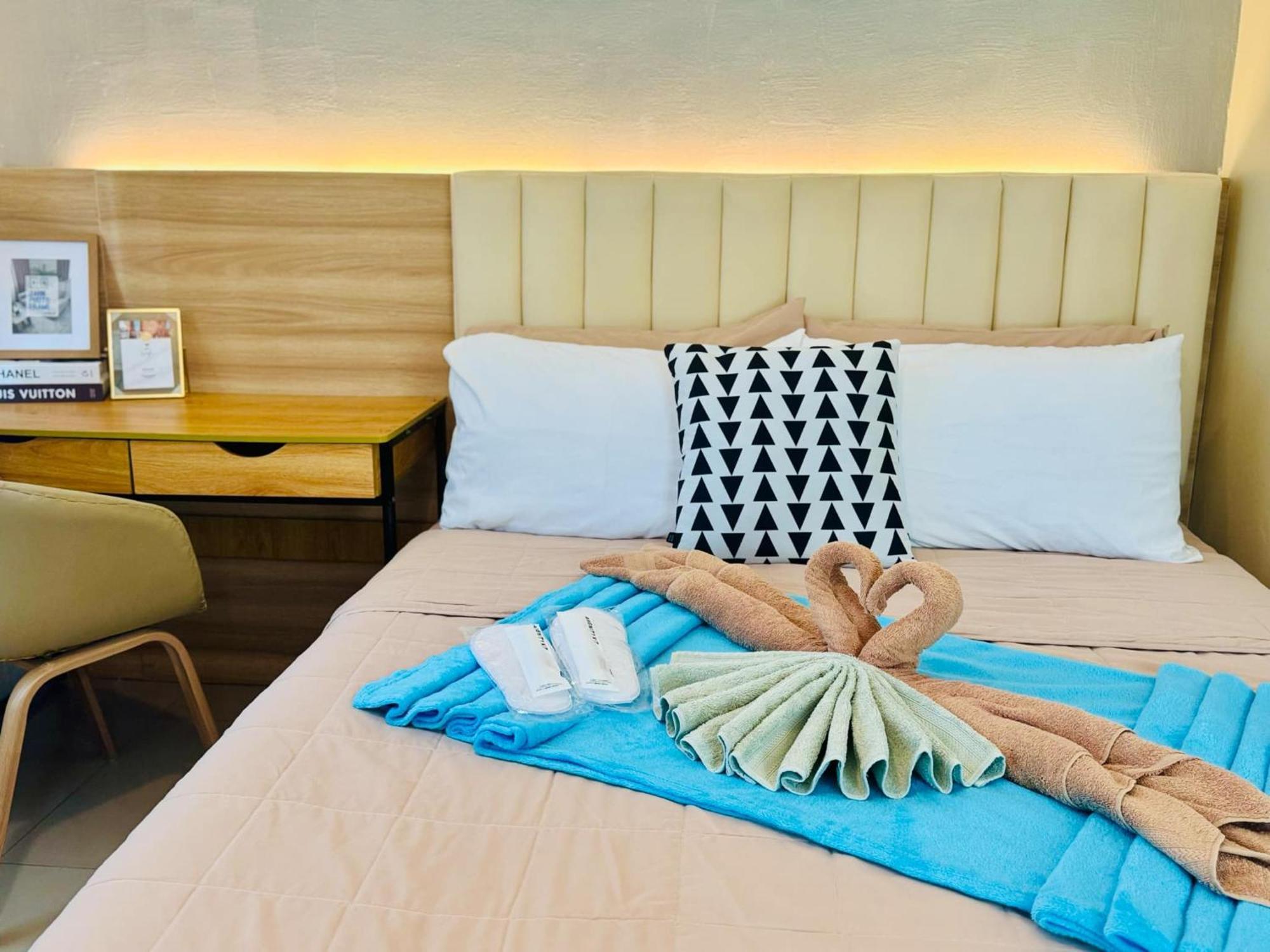 Budget Friendly Staycation Walking Distance To Venice Mall With Netflix And Wifi