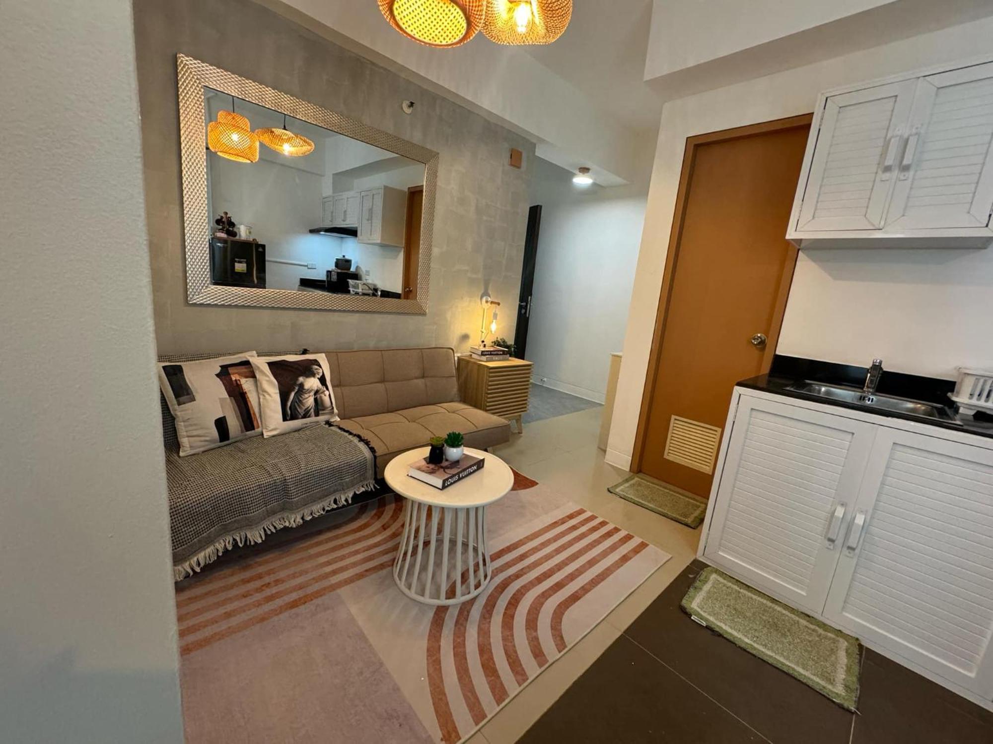 Budget Friendly Staycation Walking Distance To Venice Mall With Netflix And Wifi *