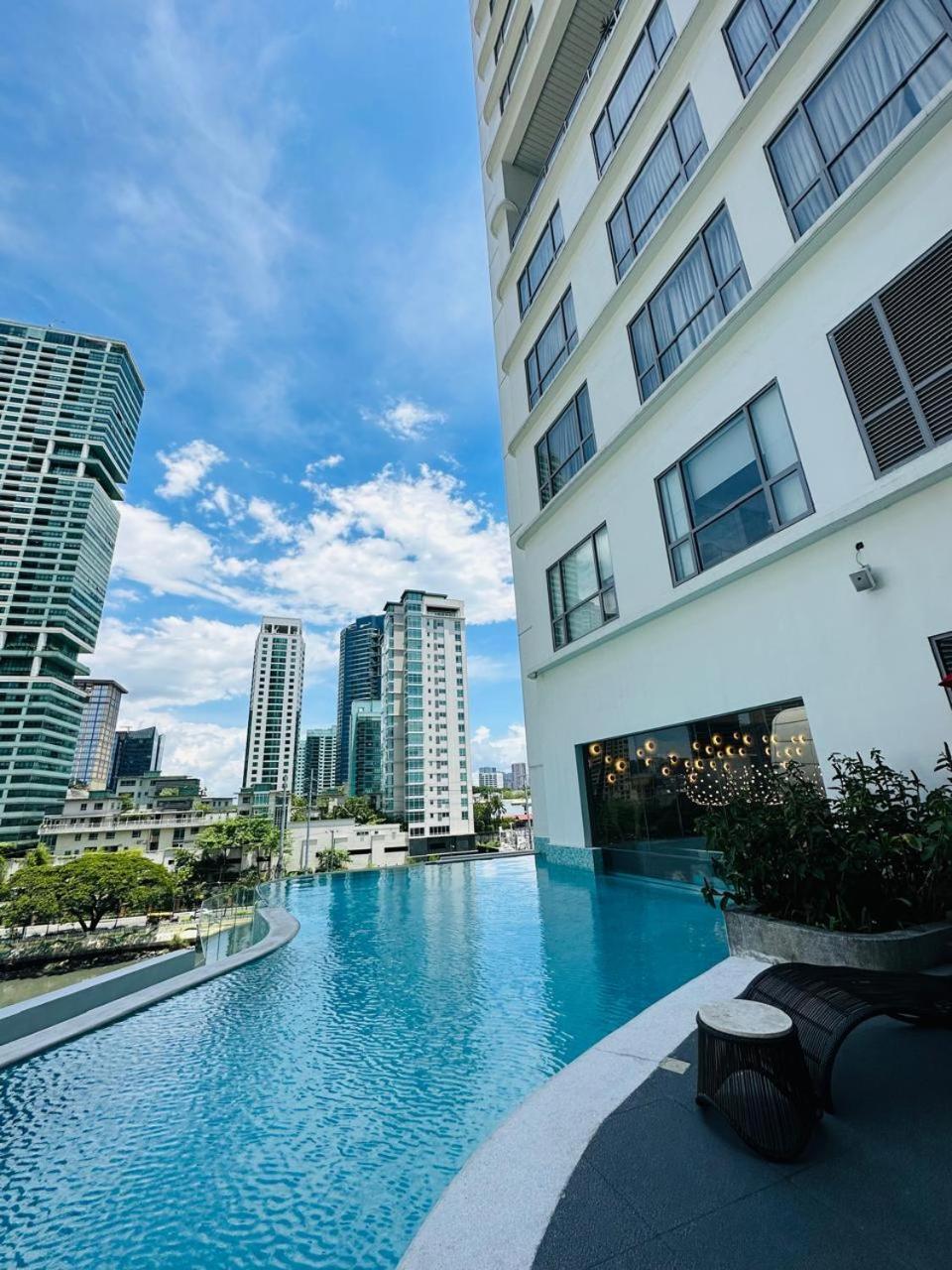 Novotel Residences Manila Luxury With Pool & Gym Access At Acqua Hotel 5*