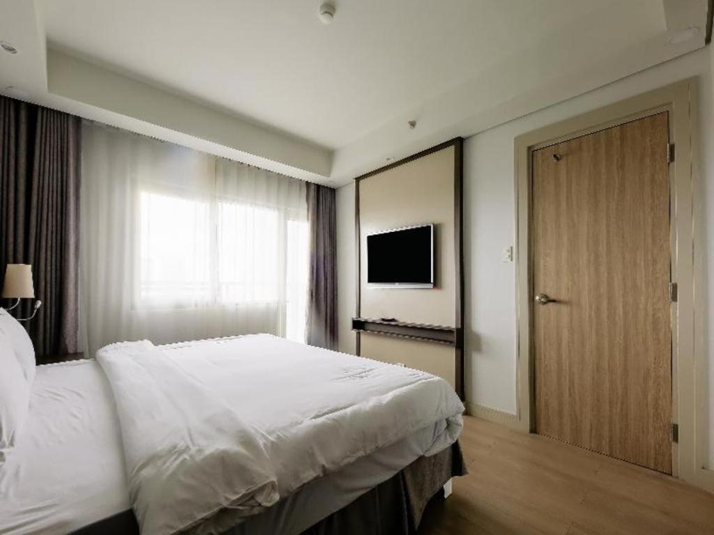 Capital O 804 The Residences At Bonifacio Civic Center 2*