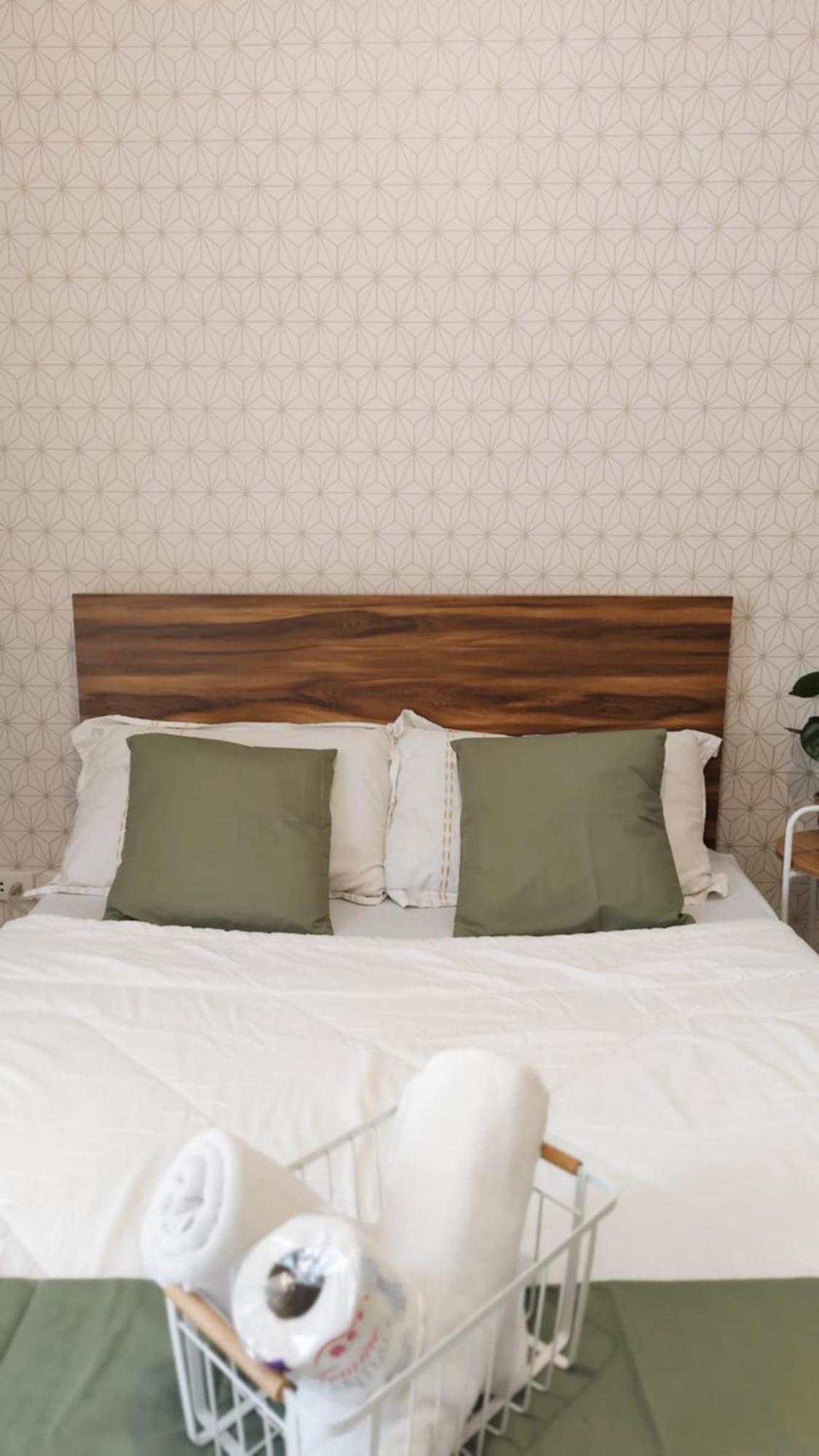 Deluxe One Bedroom By Christine Infront Of Trinoma Mall Manila