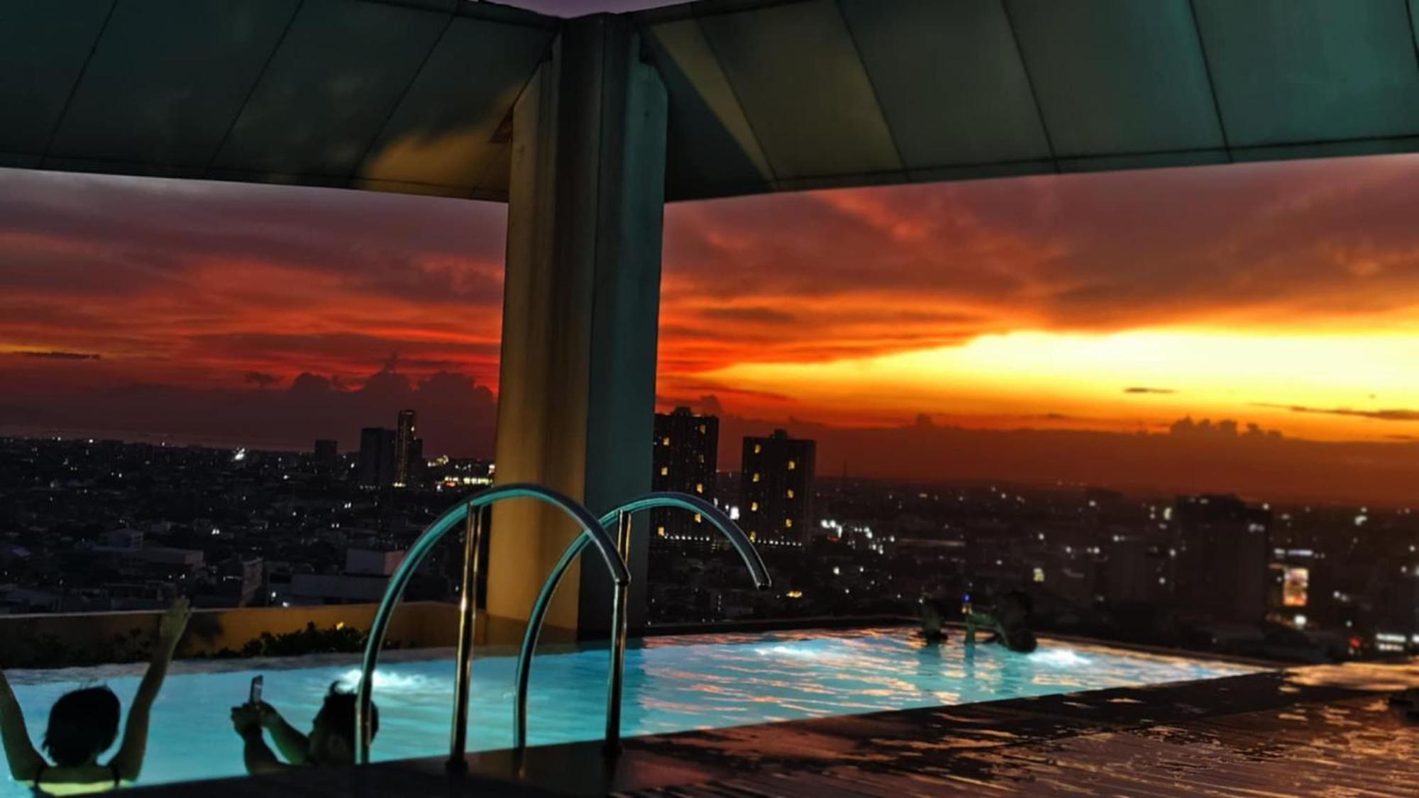 Deluxe One Bedroom By Christine Infront Of Trinoma Mall Manila