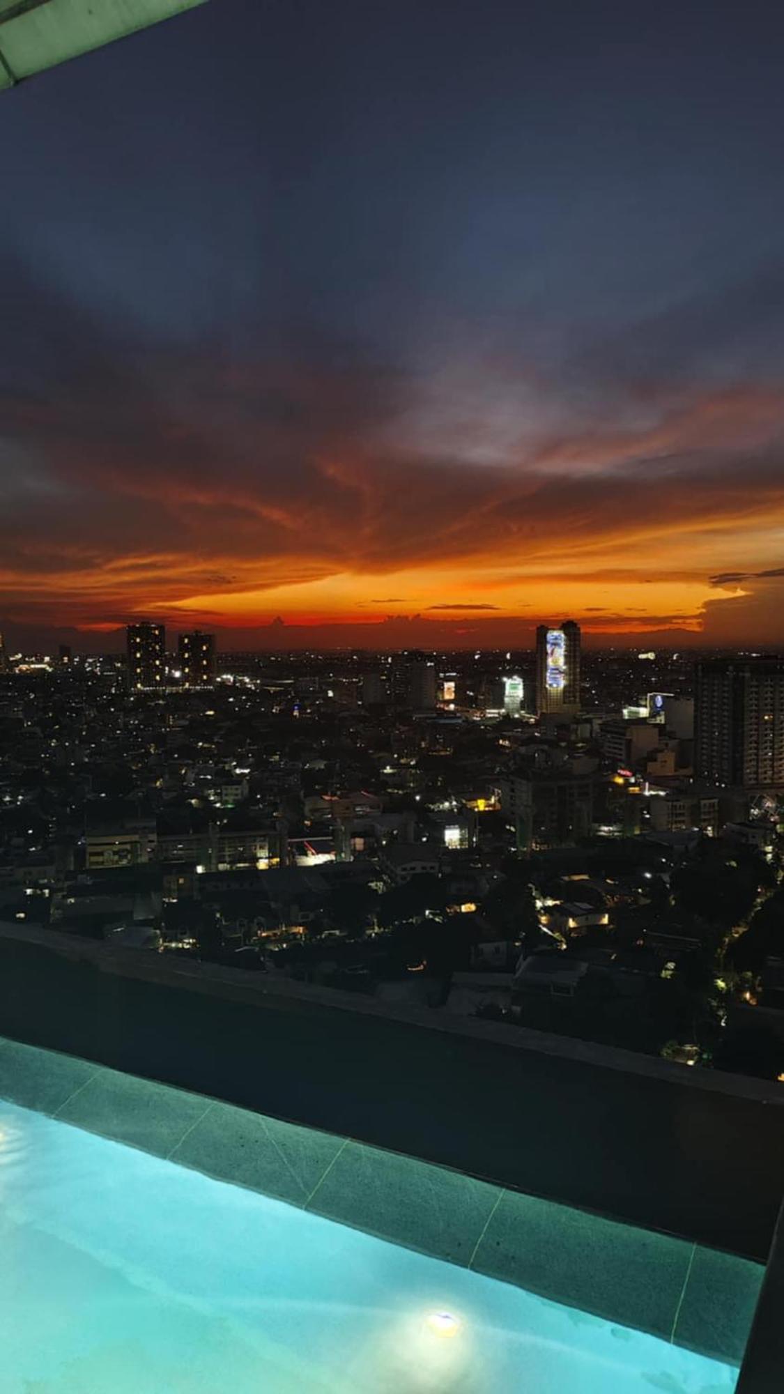 Deluxe One Bedroom By Christine Infront Of Trinoma Mall *