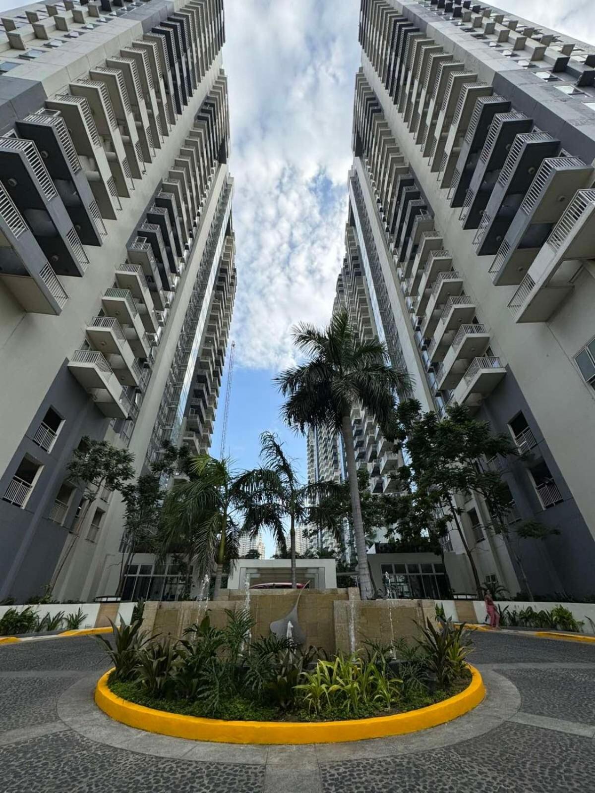 Reign Escape Apartment Manila