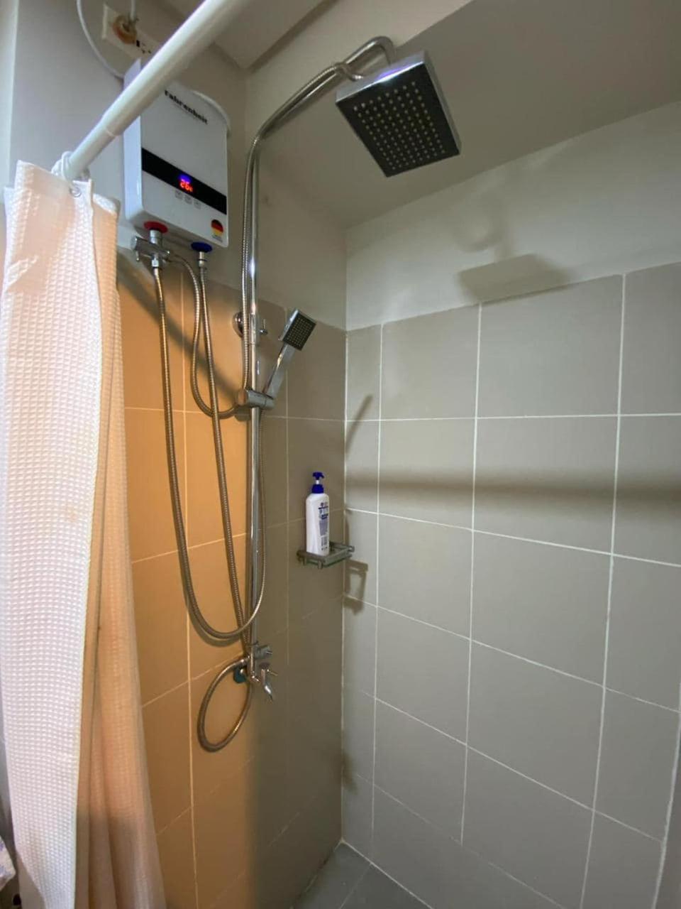 Staycation At Coast Residences, Bayview Smdc With Pool * Manila