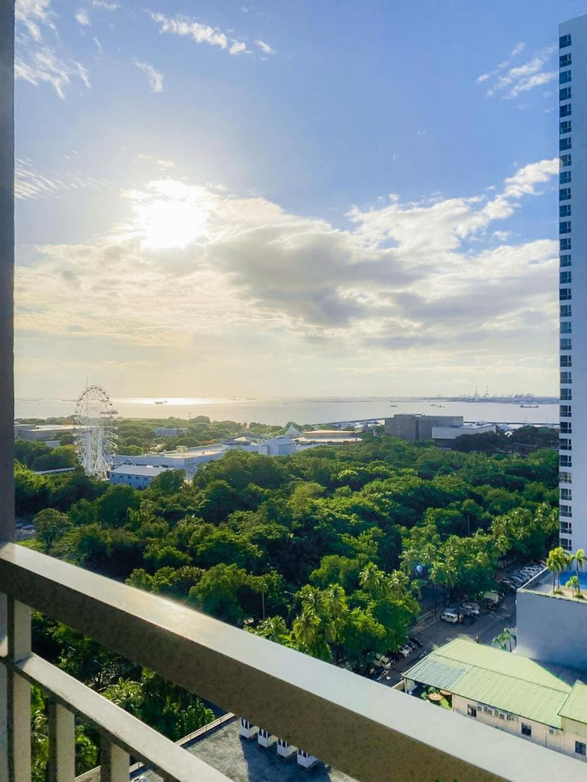 Staycation At Coast Residences, Bayview Smdc With Pool *