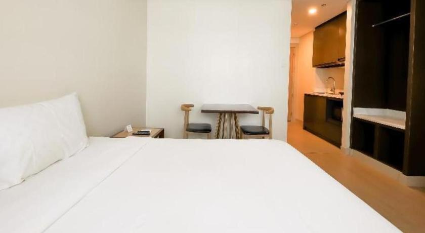 Capital O 804 The Residences At Bonifacio Civic Center