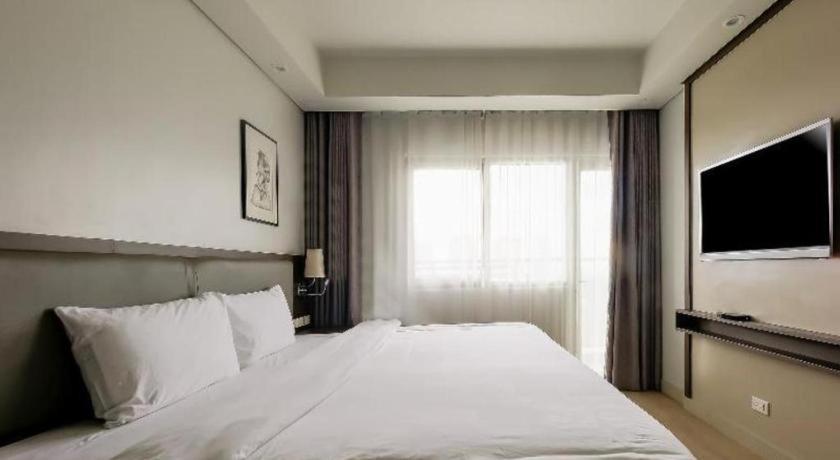 Capital O 804 The Residences At Bonifacio Civic Center Hotel