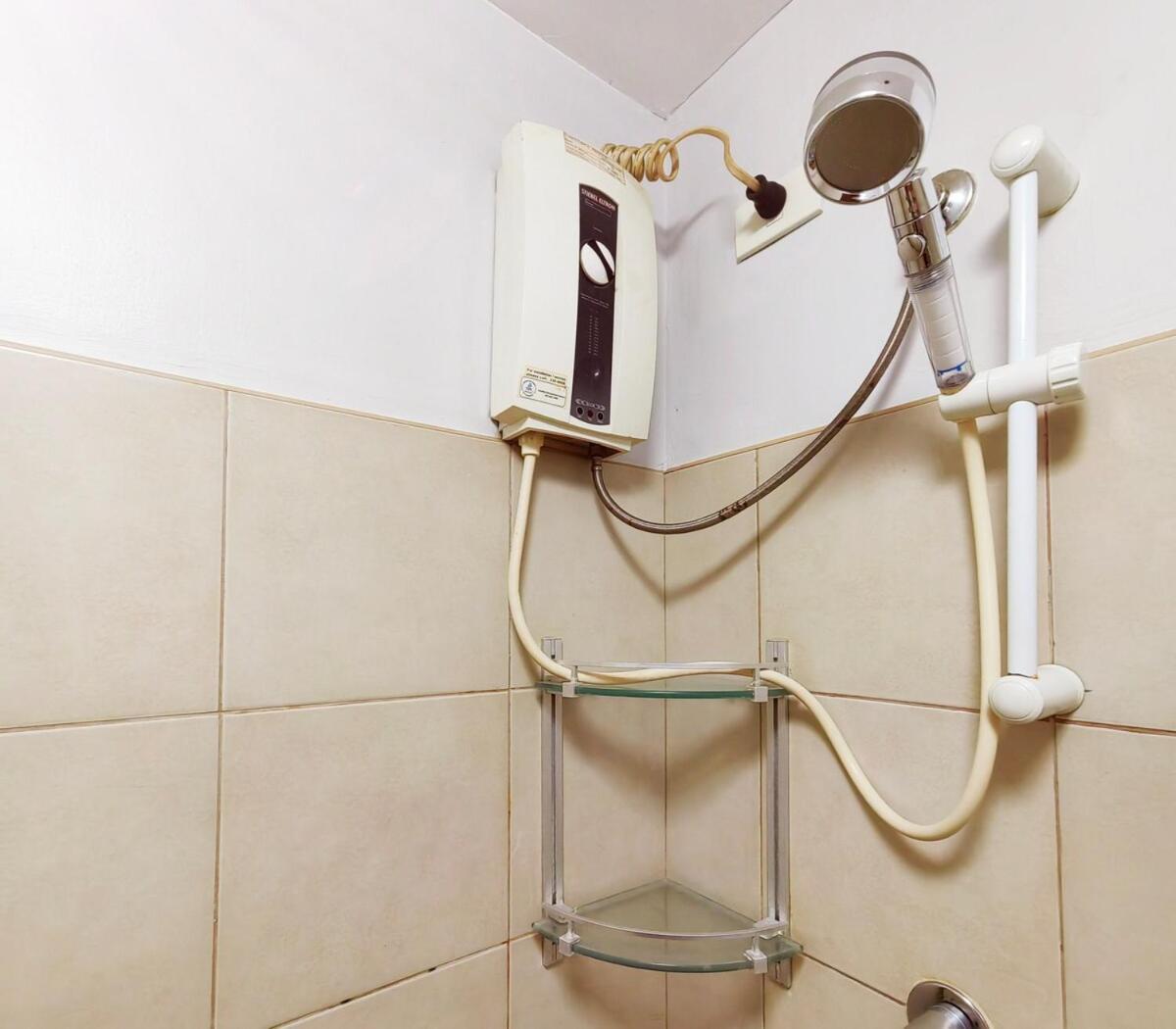 Apartment 1br Condotel Ridgewood Towers Near Airport #rw01-1 Manila