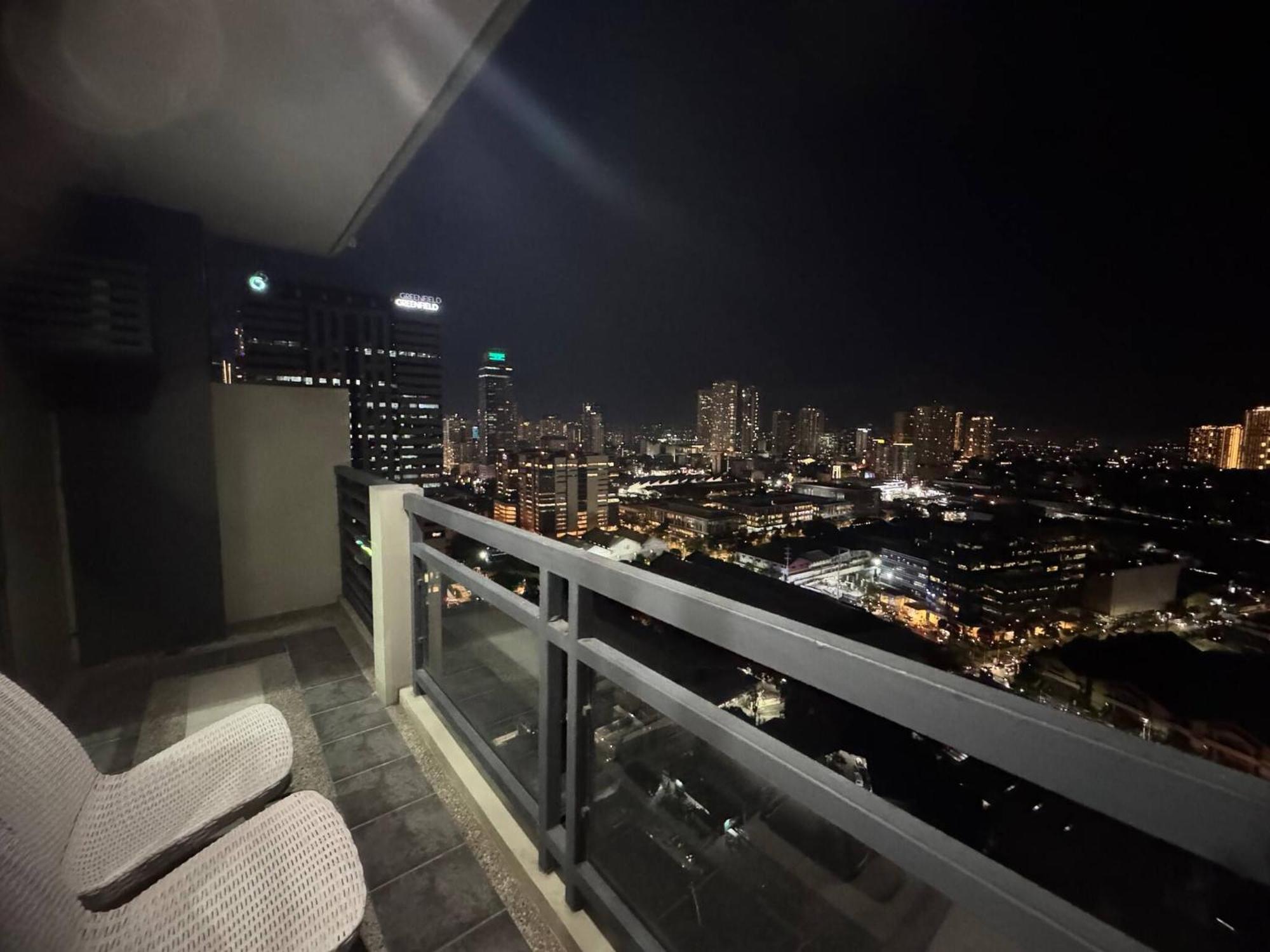 Flair Towers Near Mrt Bonifacio And Shaw Within Greenfields