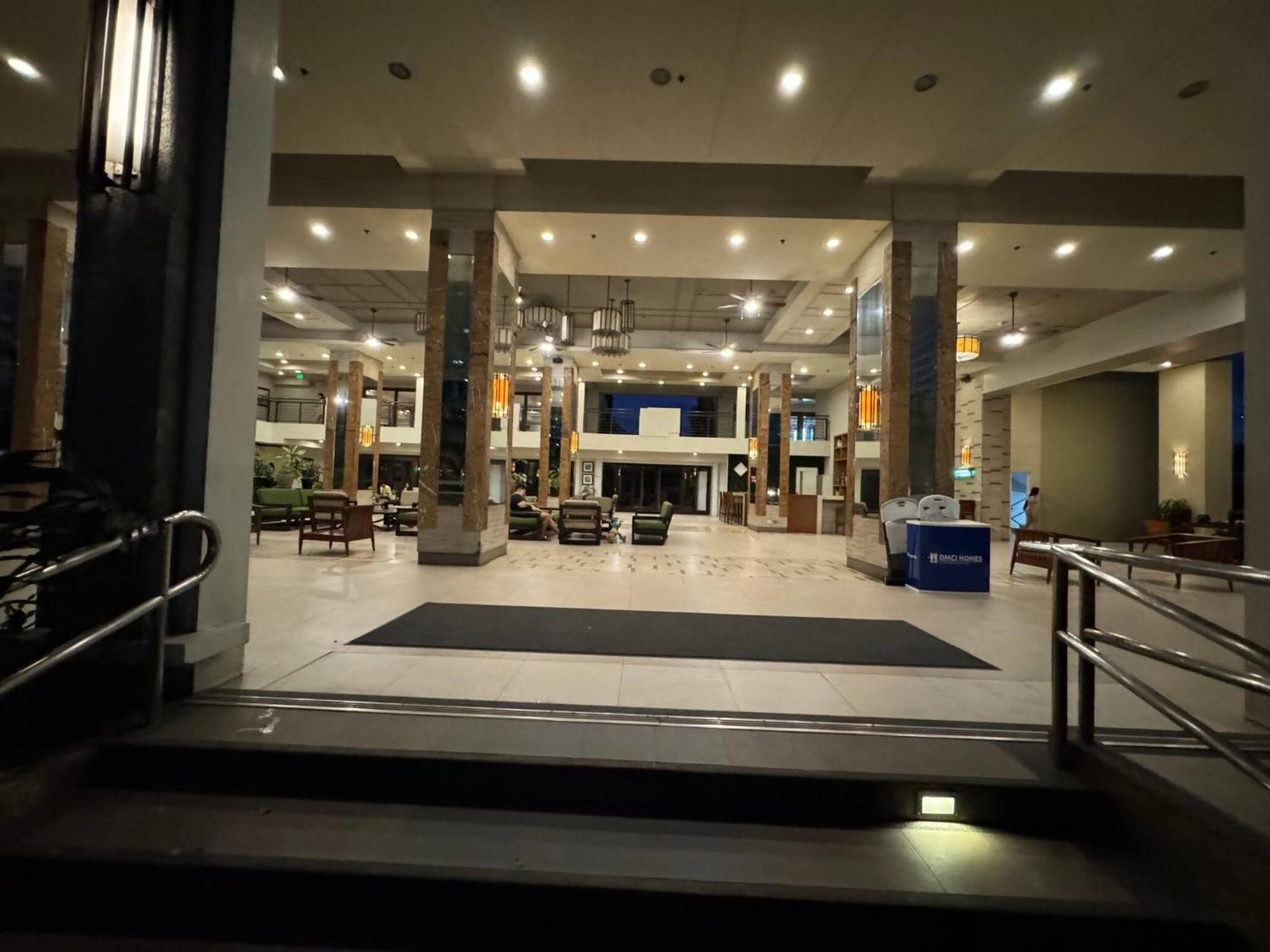 Flair Towers Near Mrt Bonifacio And Shaw Within Greenfields Manila