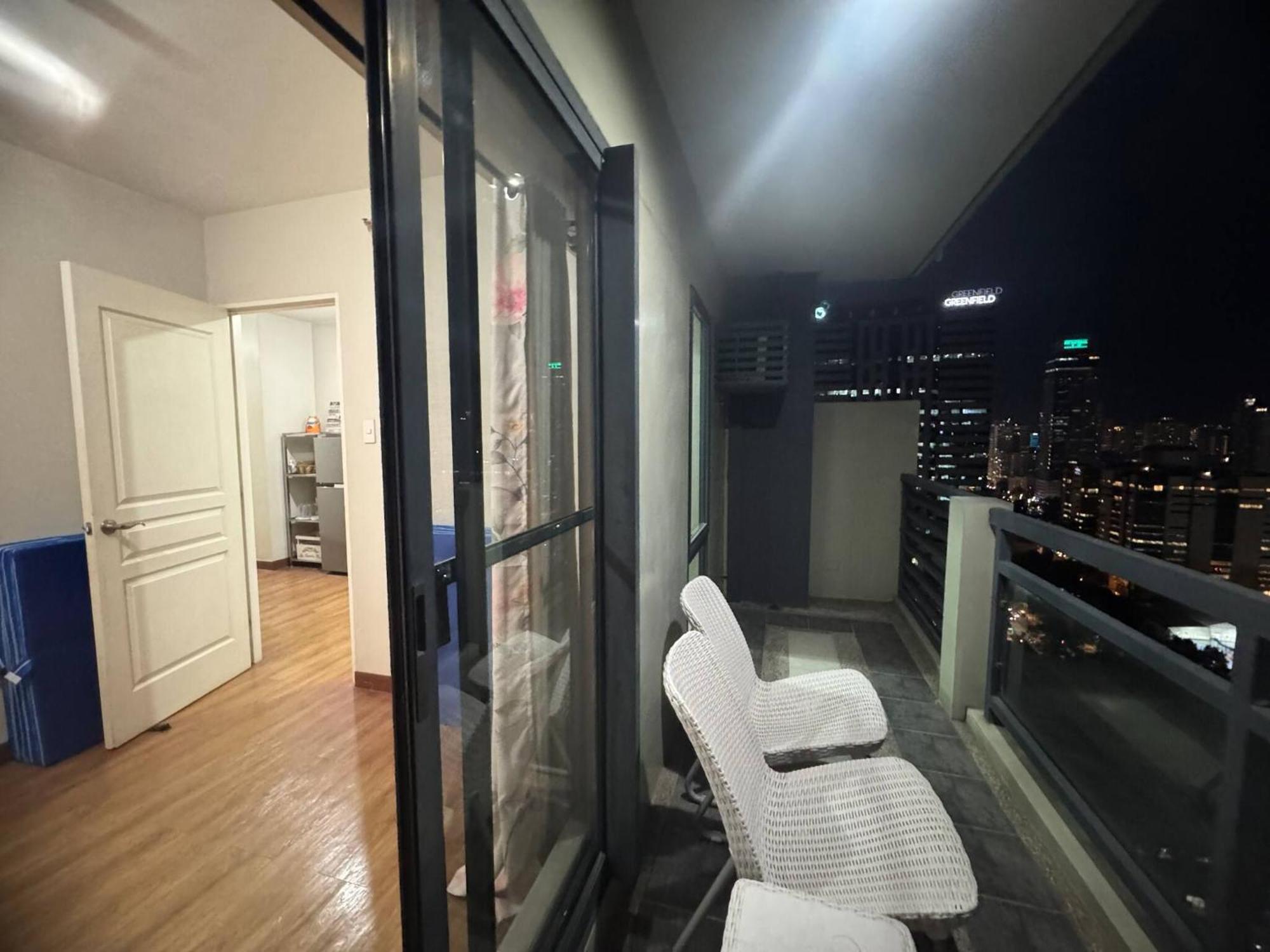 Flair Towers Near Mrt Bonifacio And Shaw Within Greenfields Manila