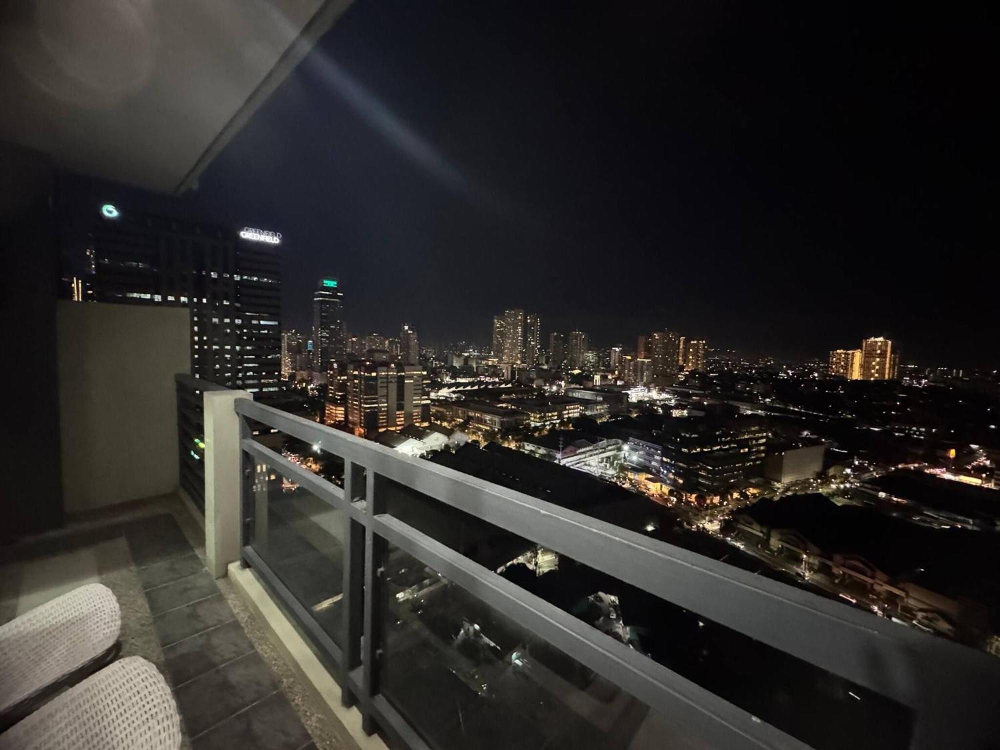Flair Towers Near Mrt Bonifacio And Shaw Within Greenfields * Manila