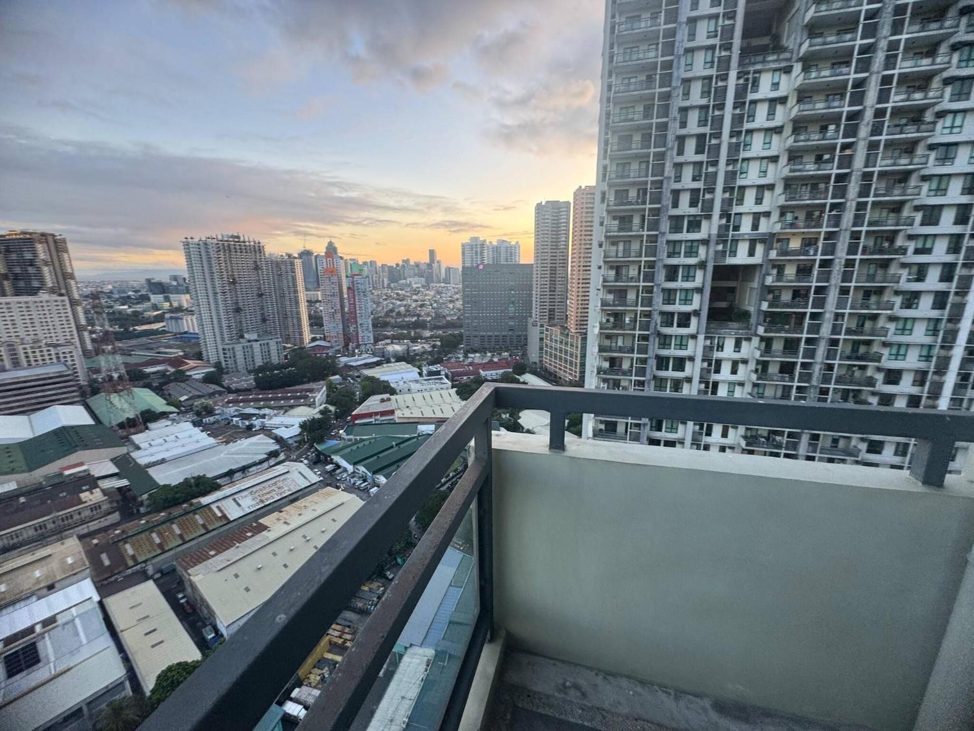 Holiday home Flair Towers Near Mrt Bonifacio And Shaw Within Greenfields