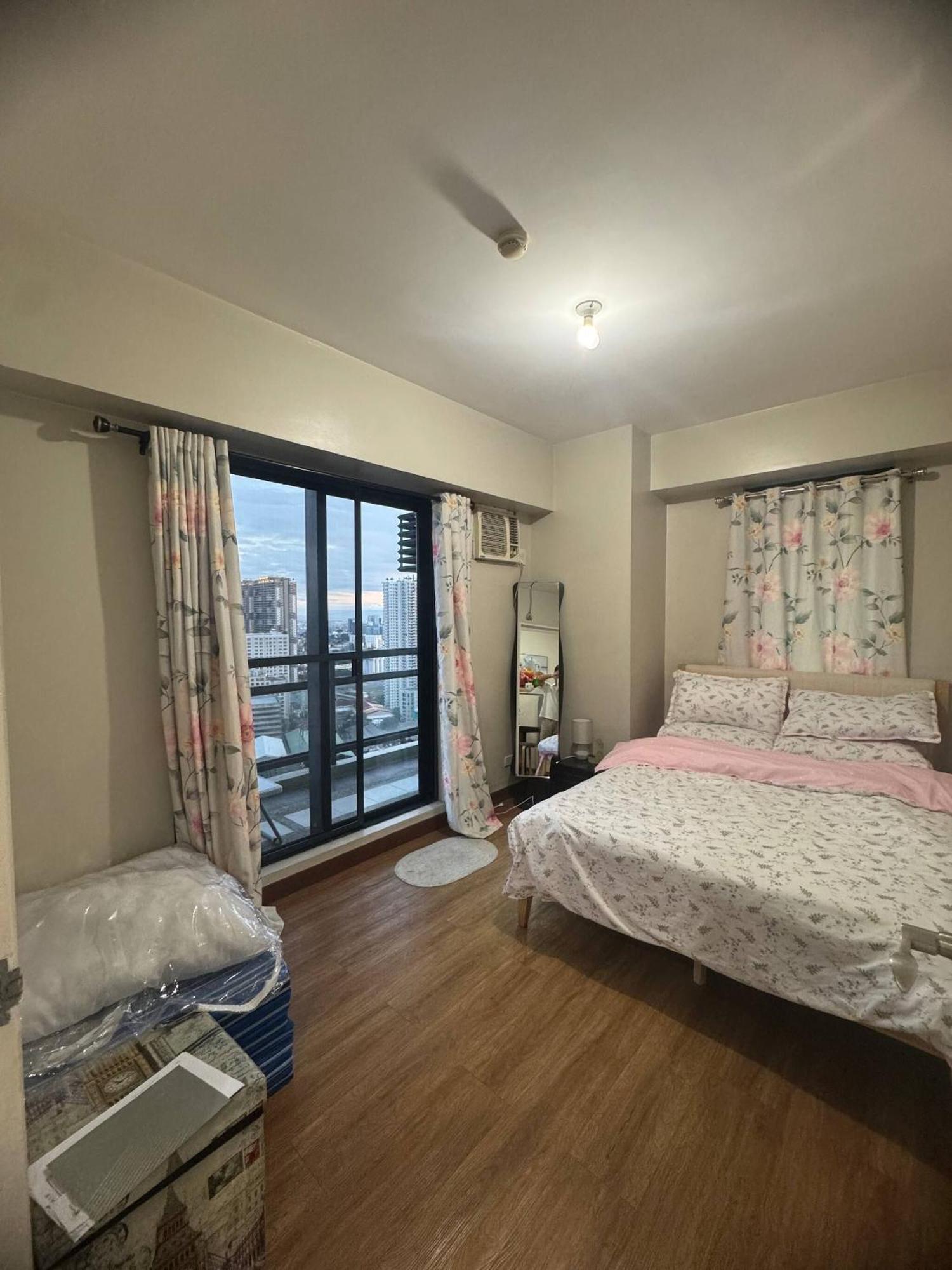 Flair Towers Near Mrt Bonifacio And Shaw Within Greenfields