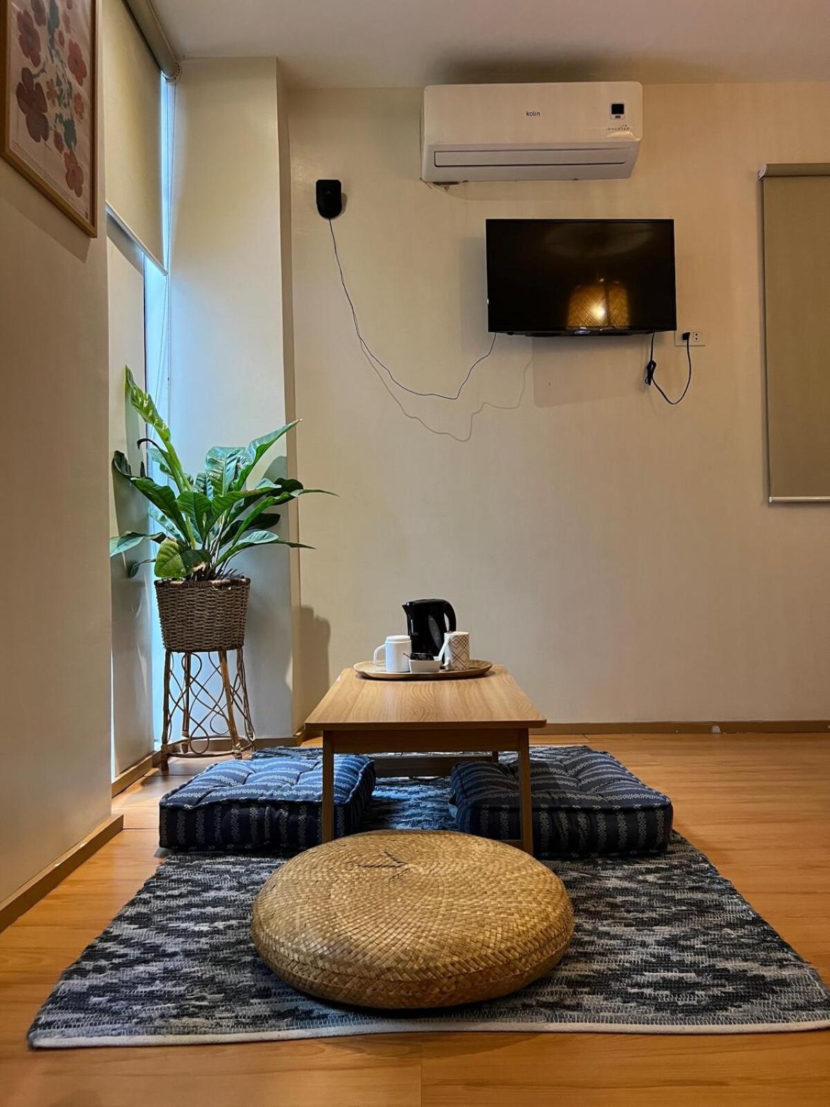 Modern Eclectic Townhouse In Diliman Quezon Casa de férias *