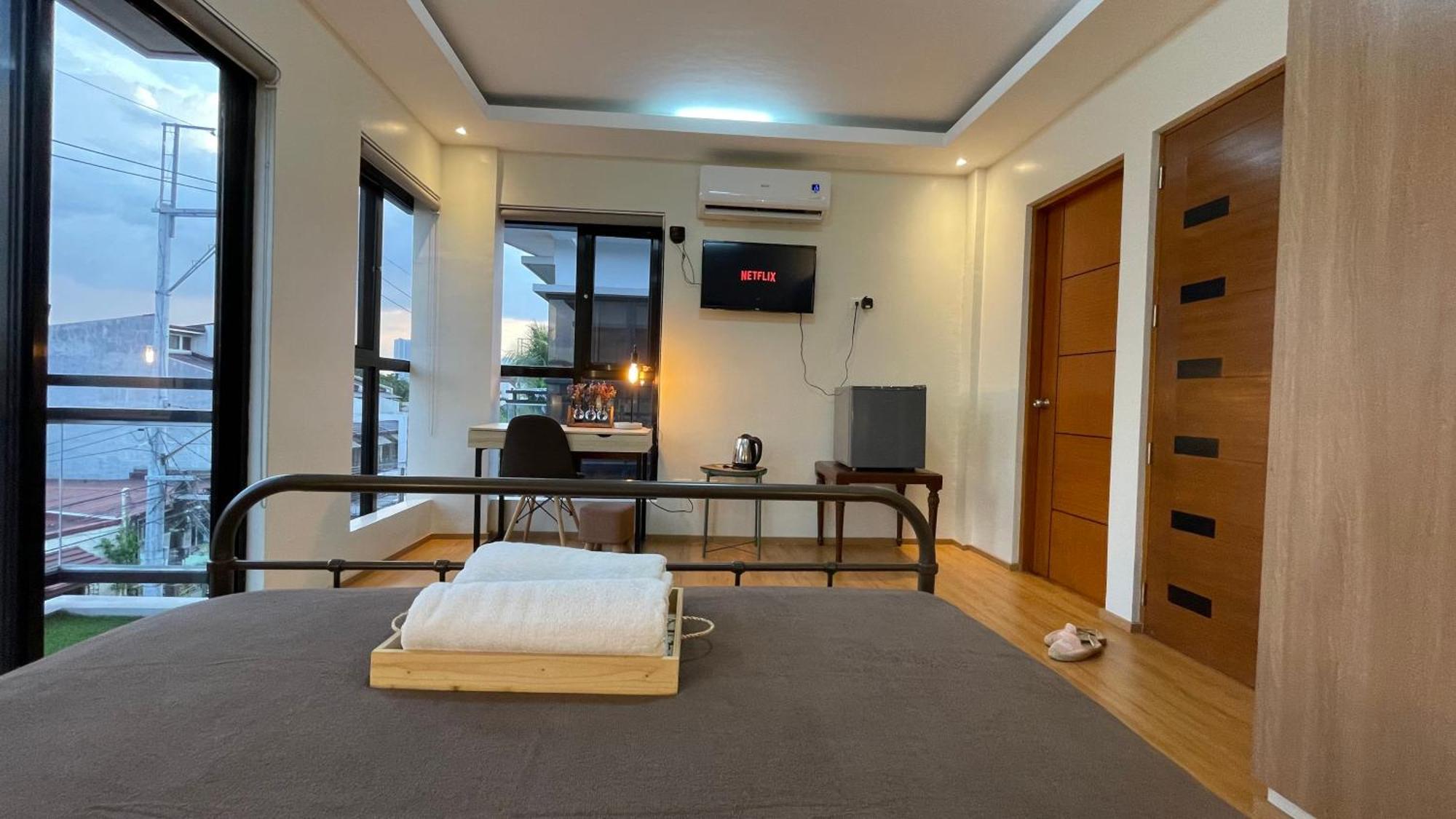 Modern Eclectic Townhouse In Diliman Quezon * Manila