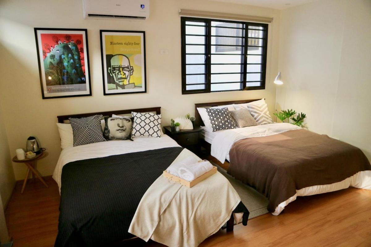 Modern Eclectic Townhouse In Diliman Quezon Casa de férias