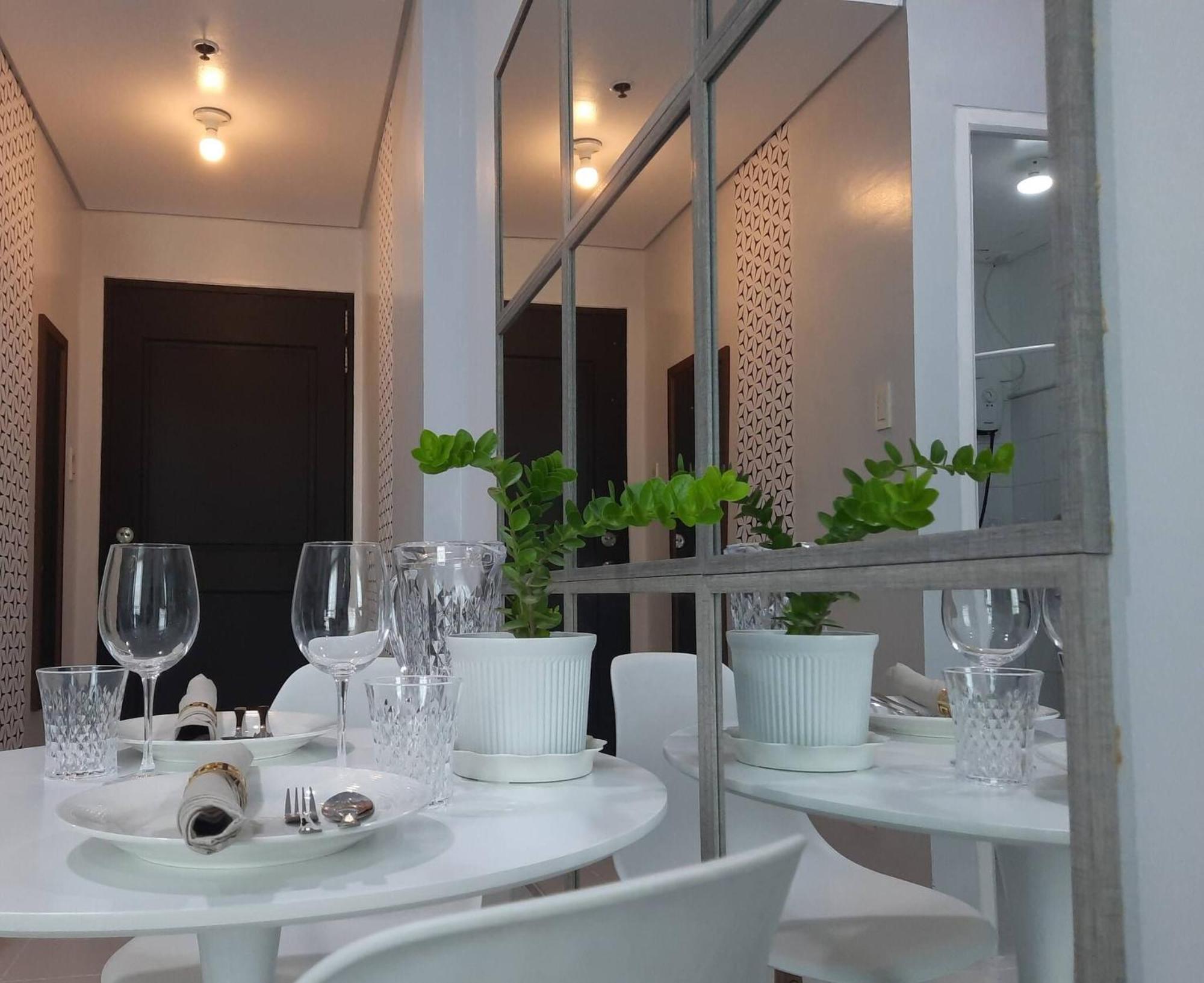 Relax In Style With Fast Wifi Netflix Holiday home Manila