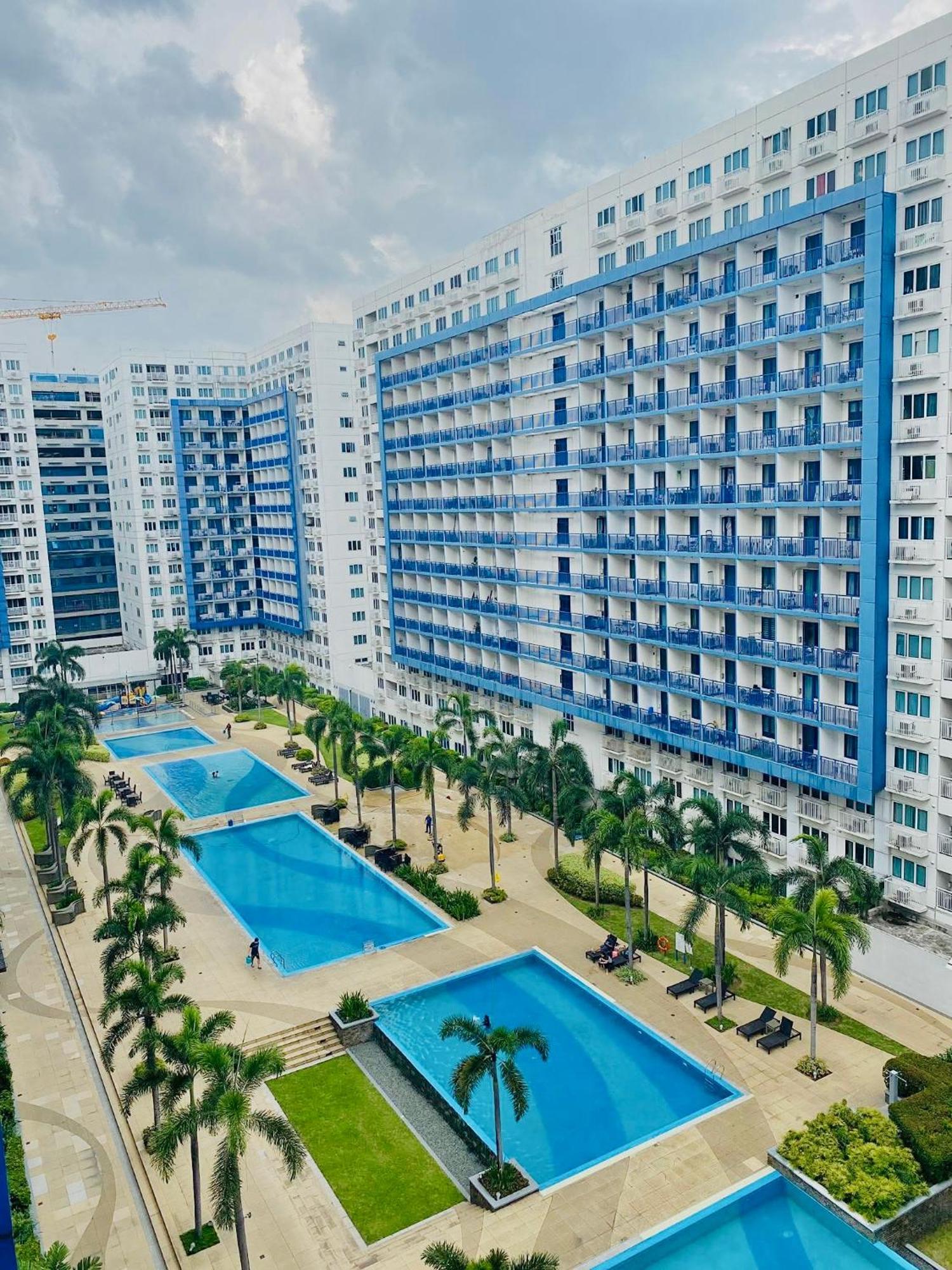 Sea Residences Moa Complex - Ruffa's Condotel Apartment Manila