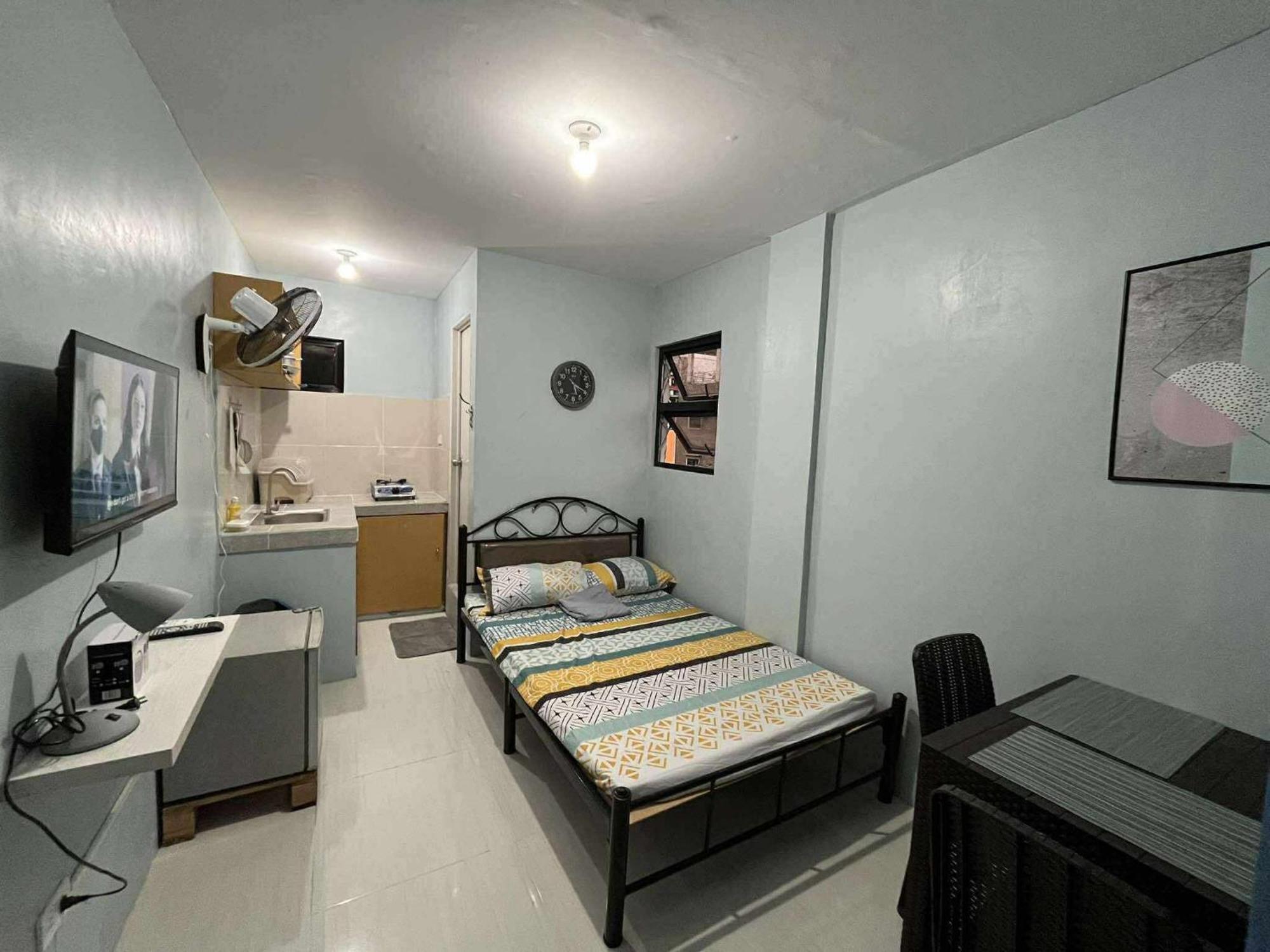 Rj In Cubao & Transient In Napico Pasig Guest house Manila