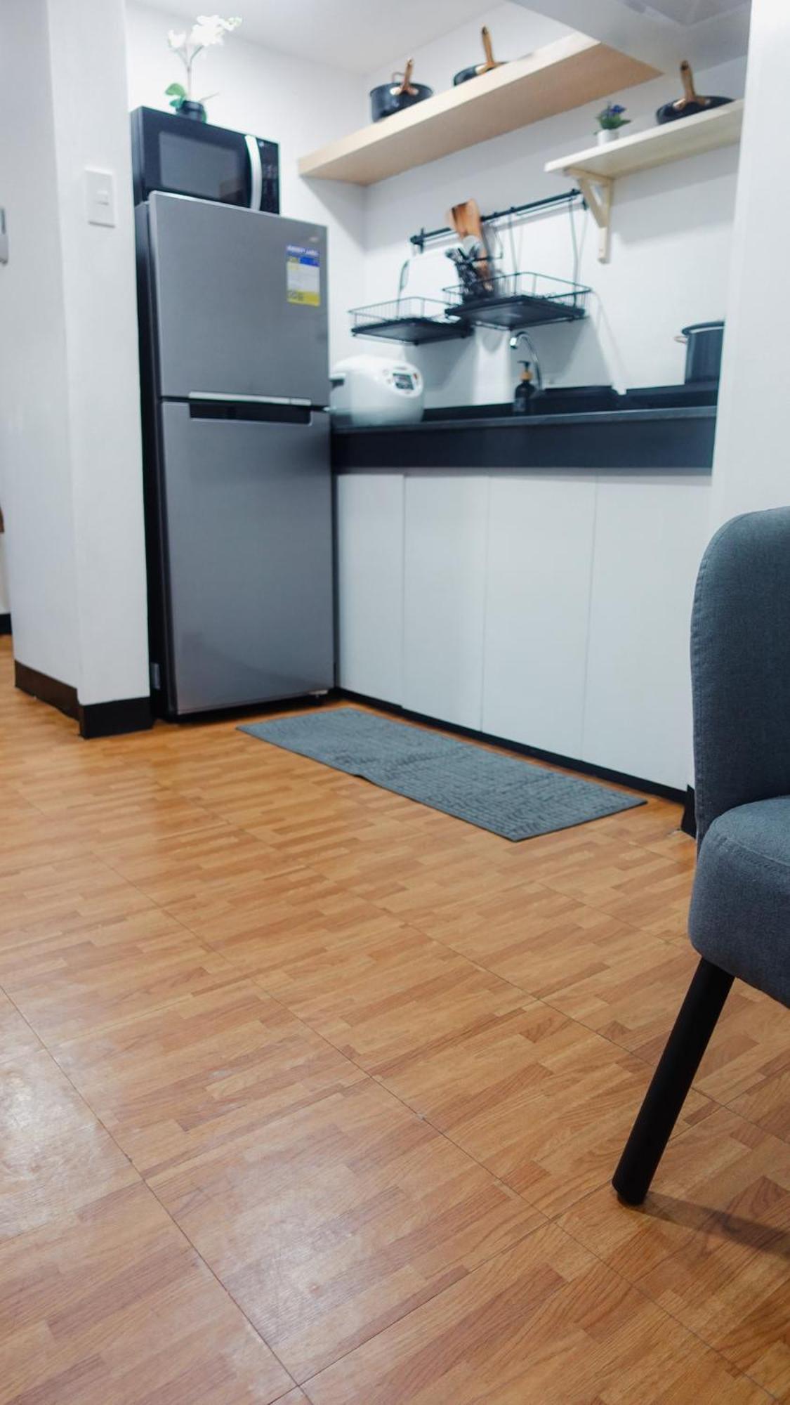 Group For 6 With 3 Bunk Beds, Kitchen, Wi-fi & Netflix, Near Mrt Boni Apartment Manila