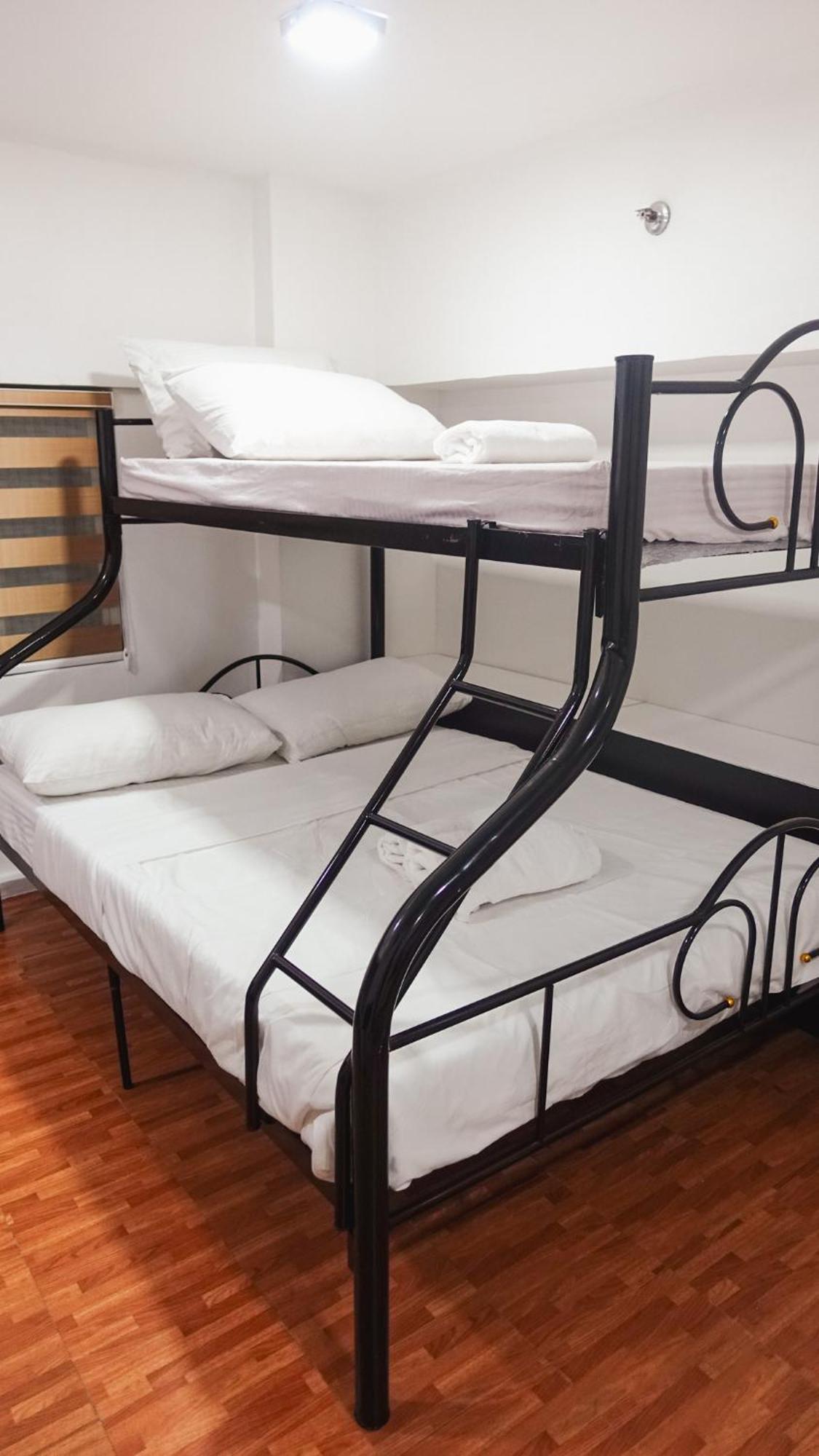 Apartment Group For 6 With 3 Bunk Beds, Kitchen, Wi-fi & Netflix, Near Mrt Boni Manila