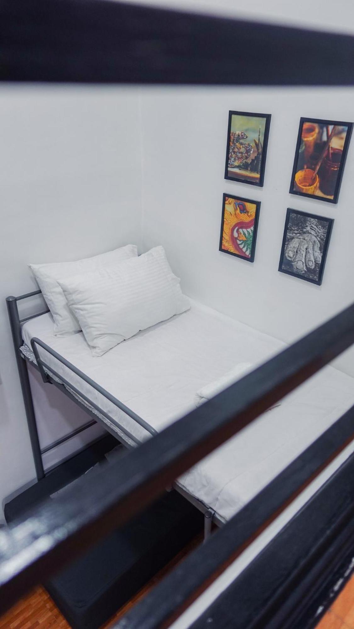 Apartment Group For 6 With 3 Bunk Beds, Kitchen, Wi-fi & Netflix, Near Mrt Boni Manila