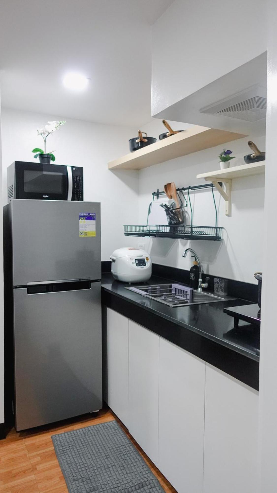Apartment Group For 6 With 3 Bunk Beds, Kitchen, Wi-fi & Netflix, Near Mrt Boni Manila