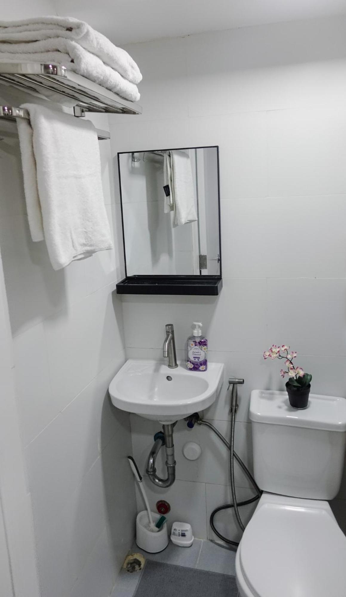 Group For 6 With 3 Bunk Beds, Kitchen, Wi-fi & Netflix, Near Mrt Boni Manila