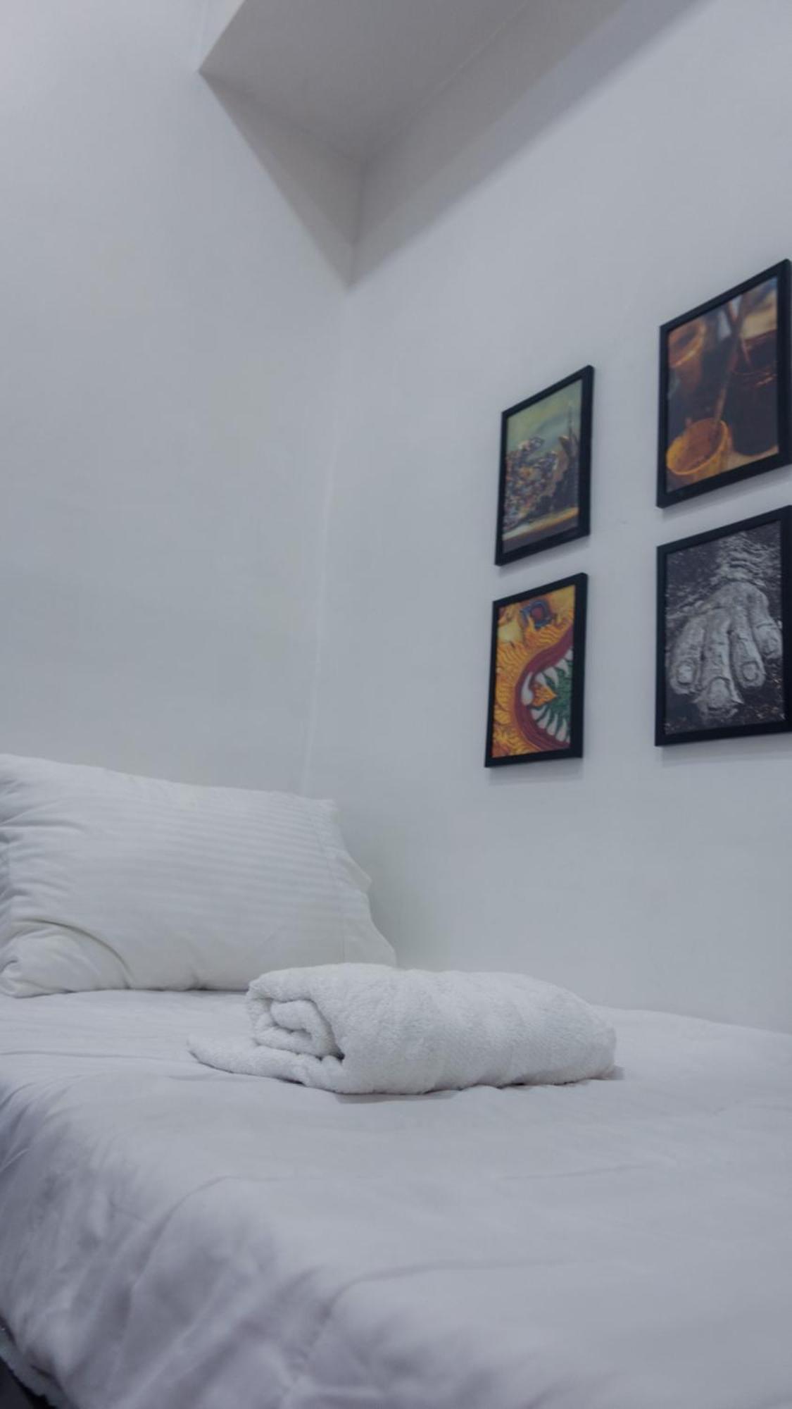 Group For 6 With 3 Bunk Beds, Kitchen, Wi-fi & Netflix, Near Mrt Boni * Manila