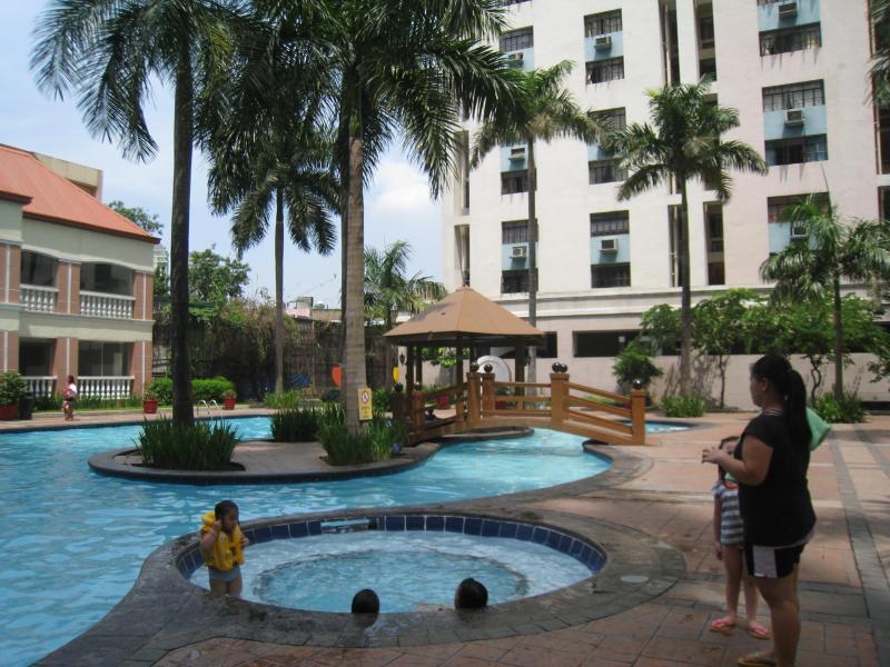California Garden Square * Manila