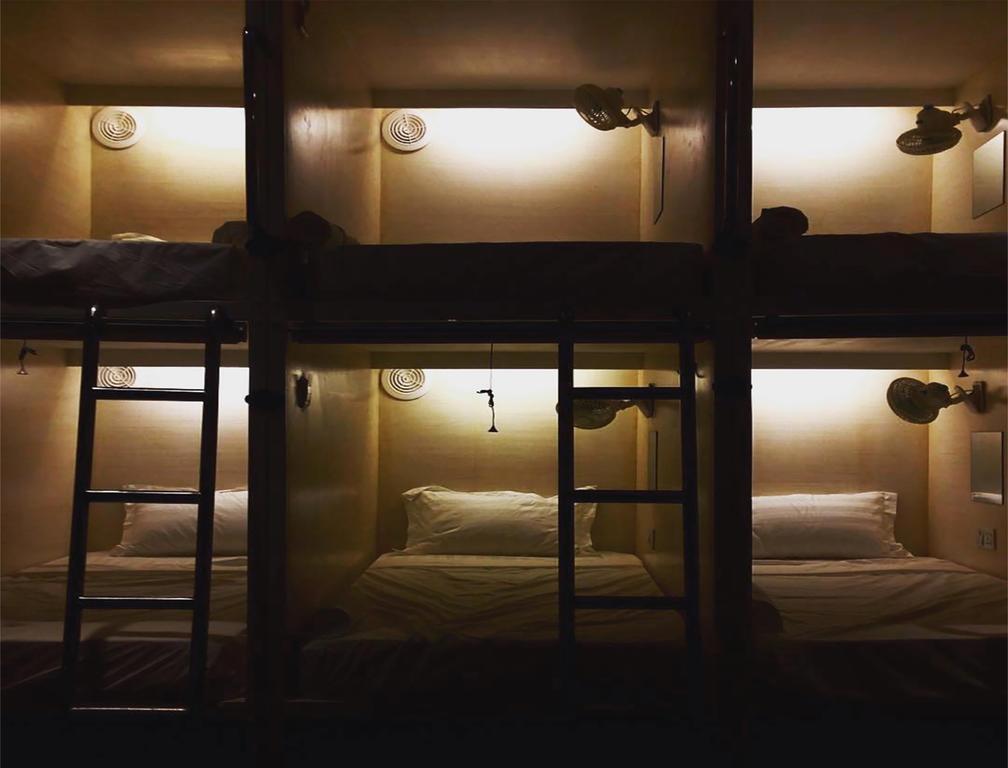 Hostel Tambayan Capsule & Bar