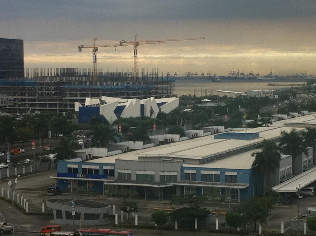 Apartment Sea Residences - Rheiyn Manila