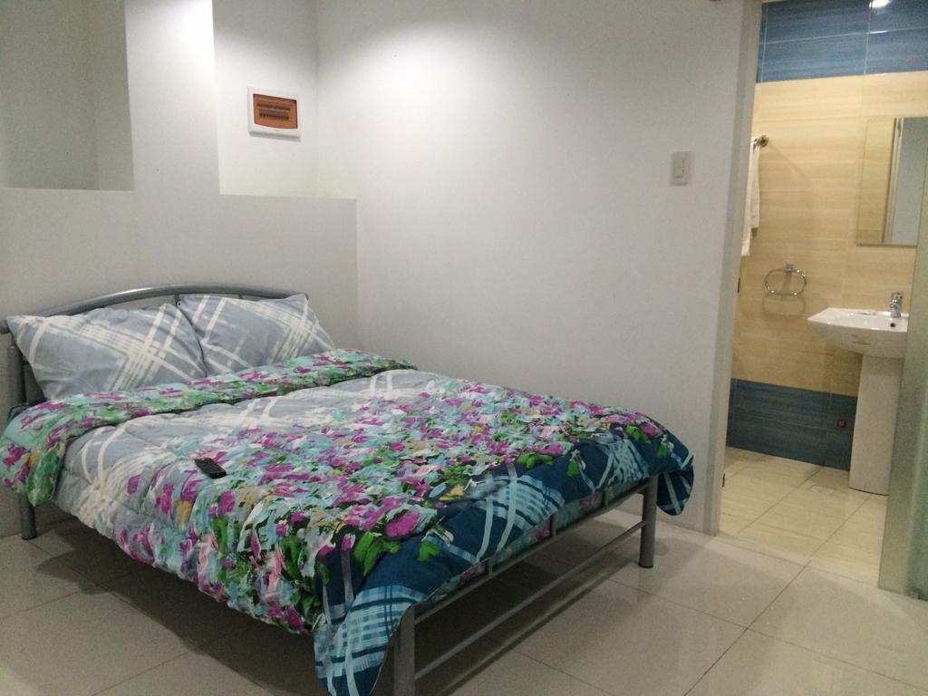 Just Beds Apartelle Manila