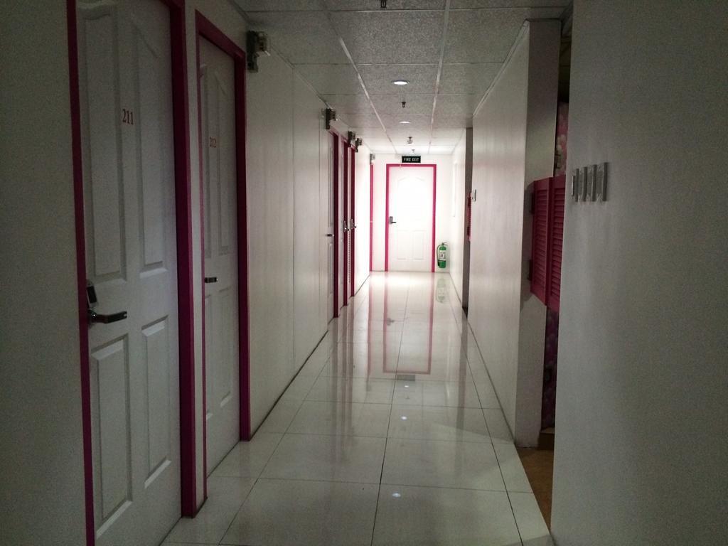 Just Beds Apartelle Hostel