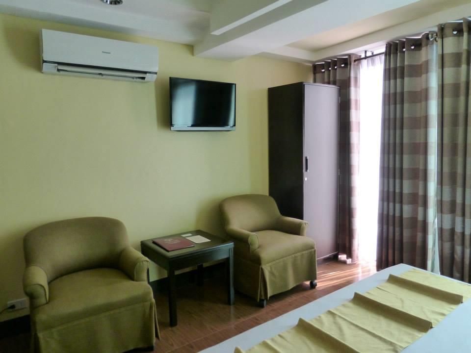 Hotel Silver Oaks &