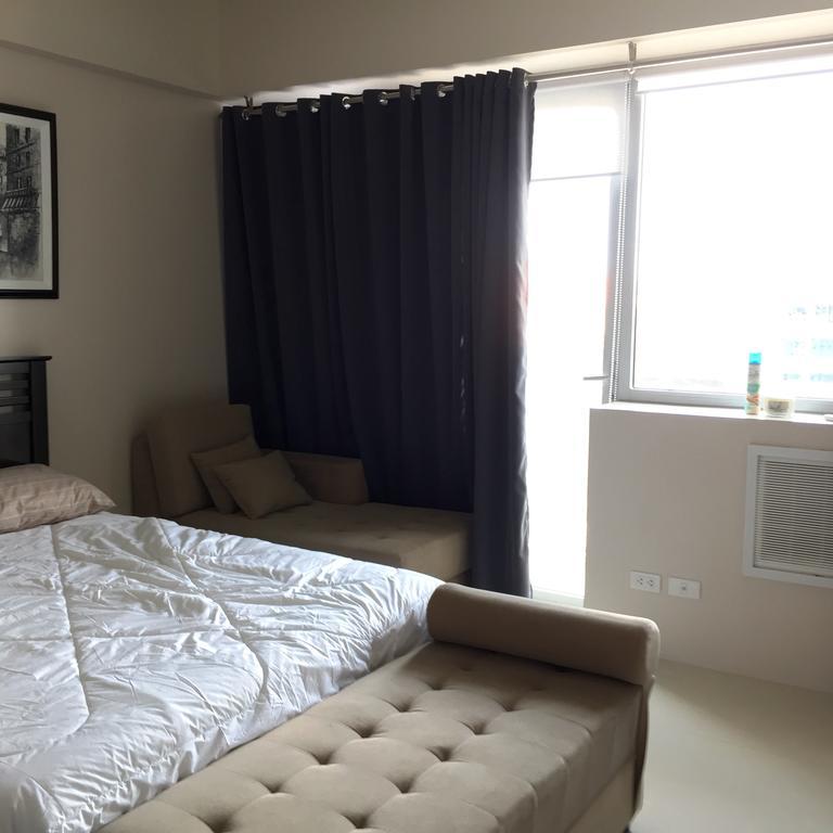 One Palm Tree Apartment Manila