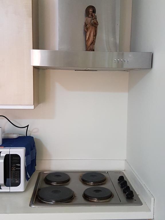 Ortigas 2 Bedroom Corner Unit With 2 Queen Across Shangrila
