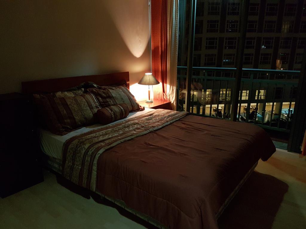 Ortigas 2 Bedroom Corner Unit With 2 Queen Across Shangrila