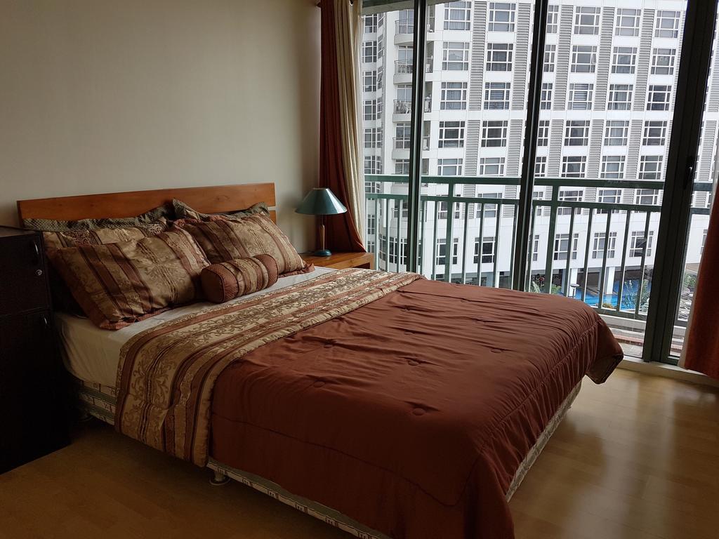 Ortigas 2 Bedroom Corner Unit With 2 Queen Across Shangrila Apartment *