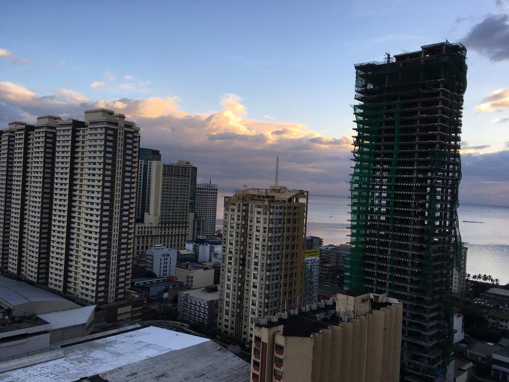 Mch Suites At Robinson's Place Residences *