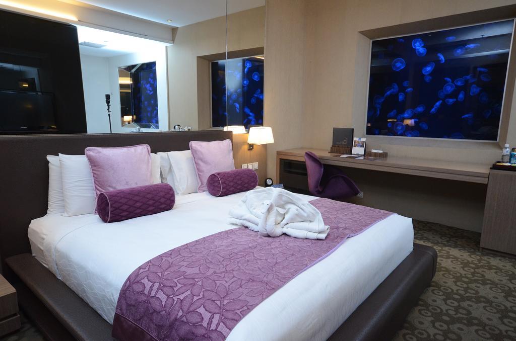 H2o Hotel Manila