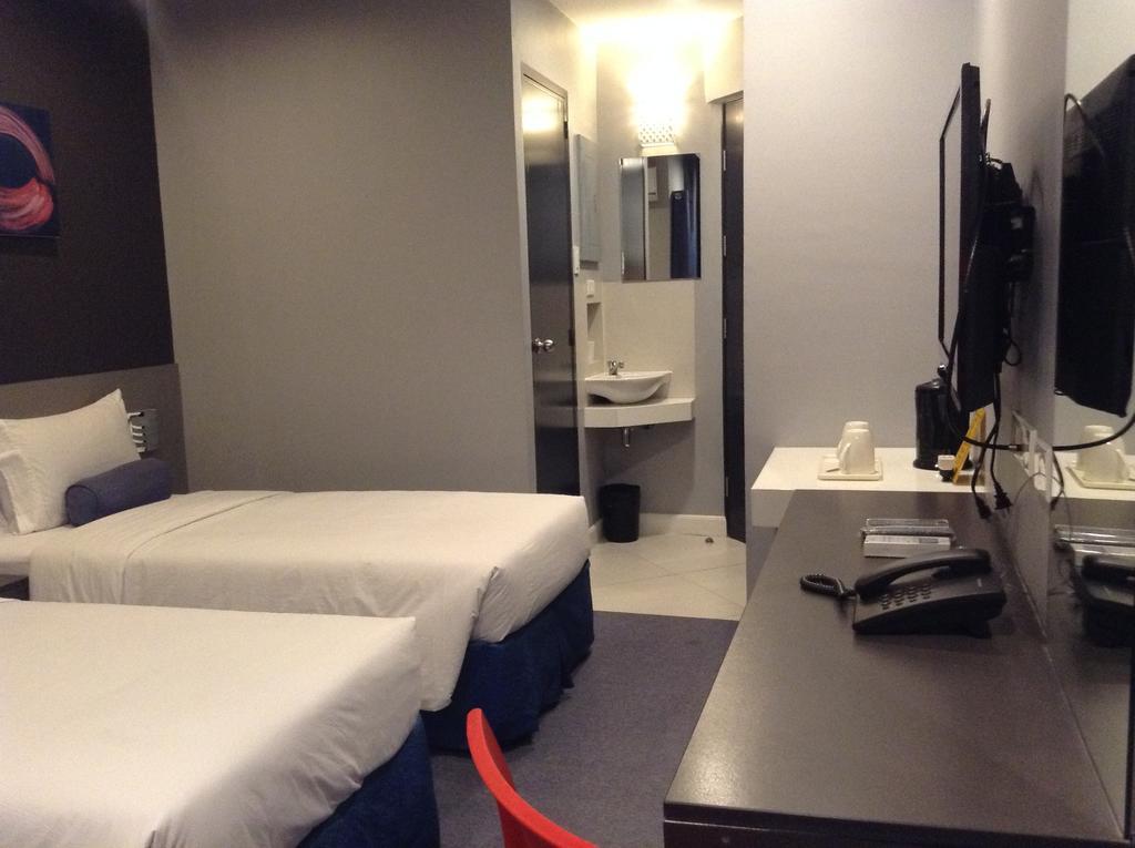 Li Nakpil 3* Manila