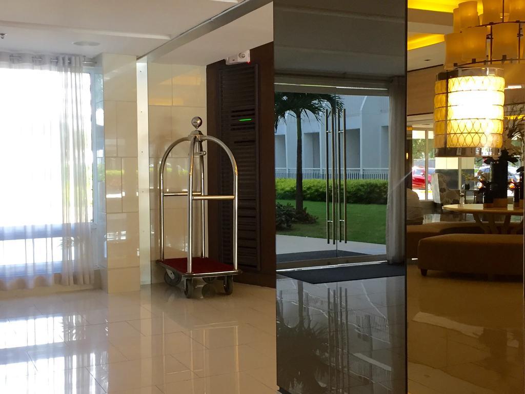 Premiere Haven At Shell Residences Manila
