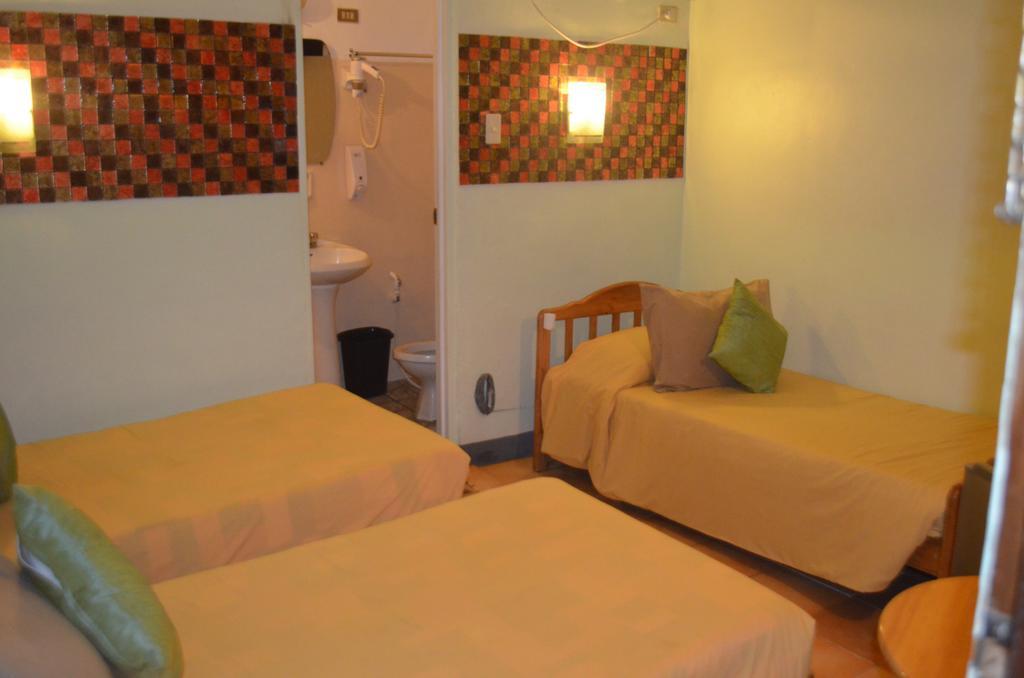 Makati International Inns Hotel 3*