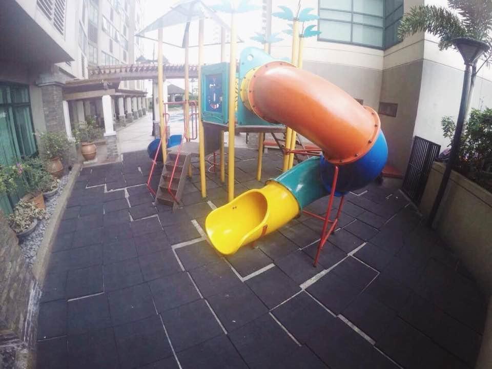 Lee Gardens Condominium *
