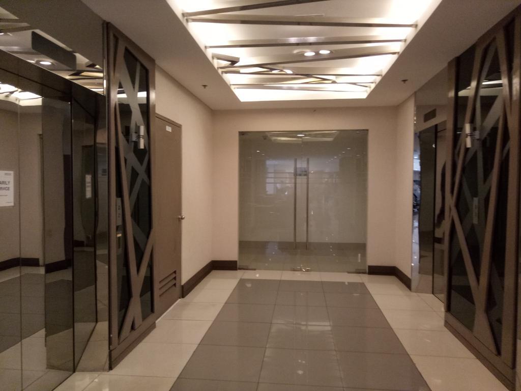 Chin's Place Sea Residences Moa Apartment Manila