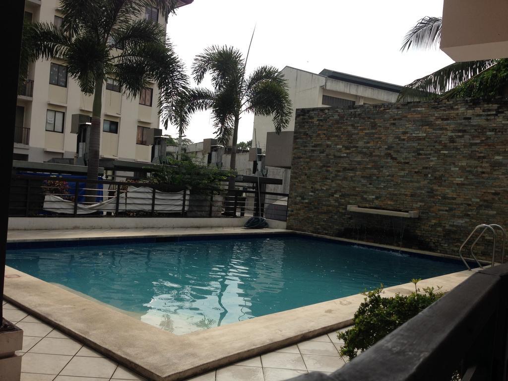Gwentop Condotel At One Metropolitan Place Condominium *